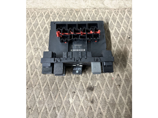 Блок комфорта 3C0937049AJ, 28107526 Skoda Octavia Mk2 (1Z)