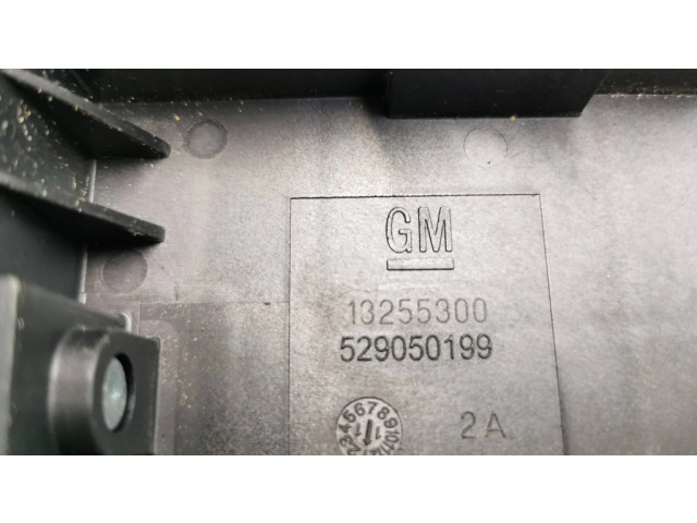 Блок предохранителей 13255300, 529050199 Chevrolet Orlando