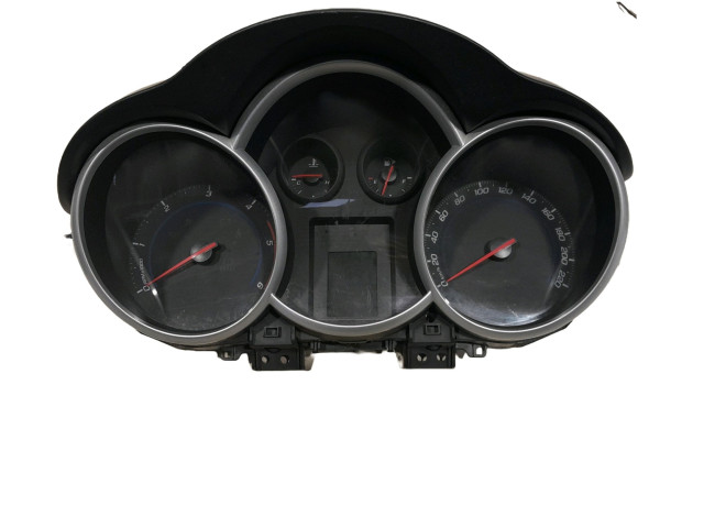 Přístrojová deska Chevrolet Cruze 2013 95990333