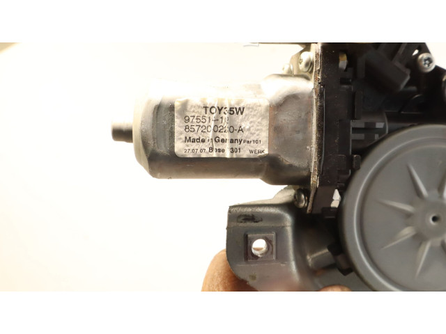 Vstřikovač Toyota Auris 150
