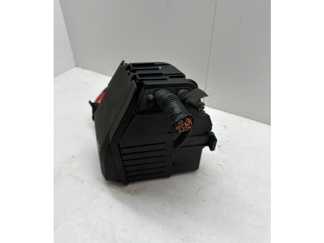 Блок предохранителей 2232048, K067R Volvo S60