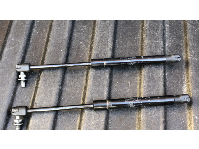 Амортизатор капота двигателя