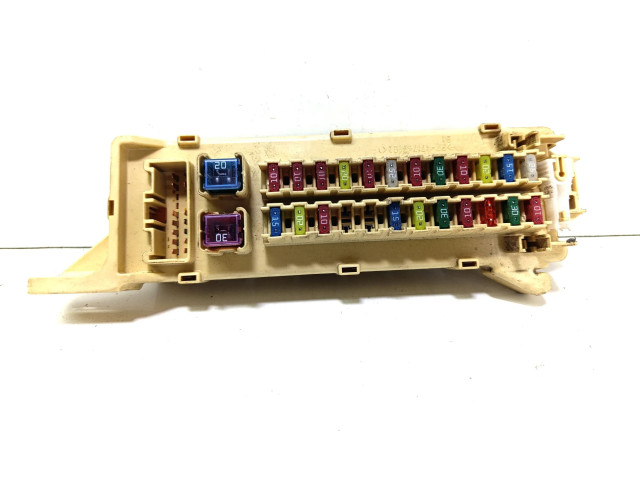 Pojistková skříňka Mazda MPV II LW 2004