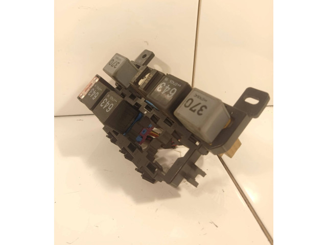 Pojistková skříňka 8a0937530 Audi A6 S6 C6 4F 2007