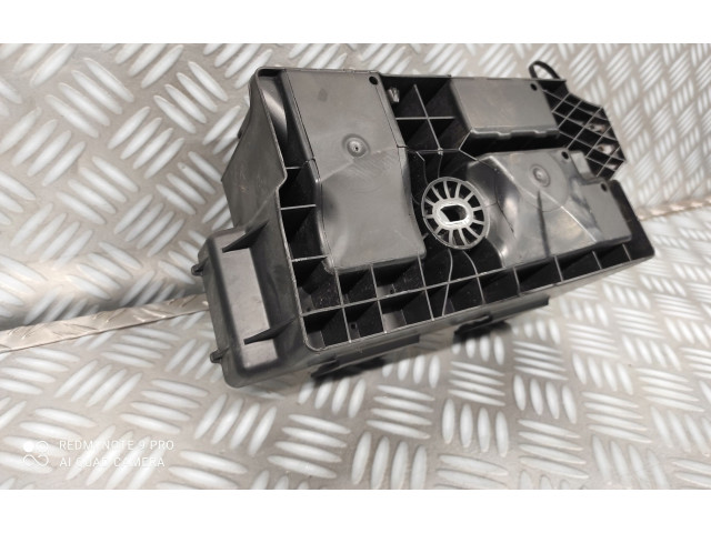 Pojistková skříňka 13302321 Opel Zafira C 2012