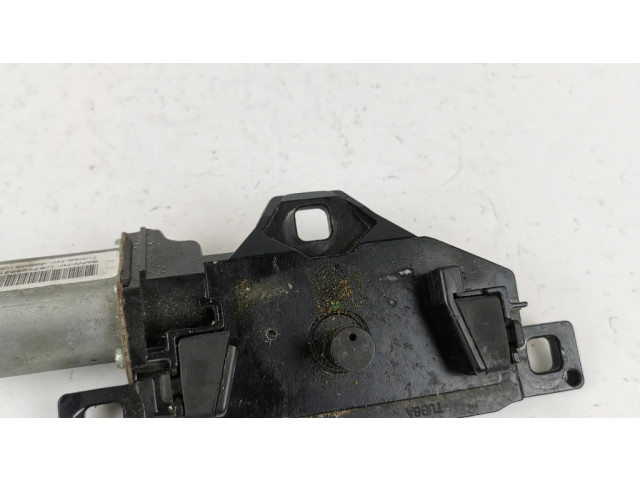 Притягиватель задней крышки