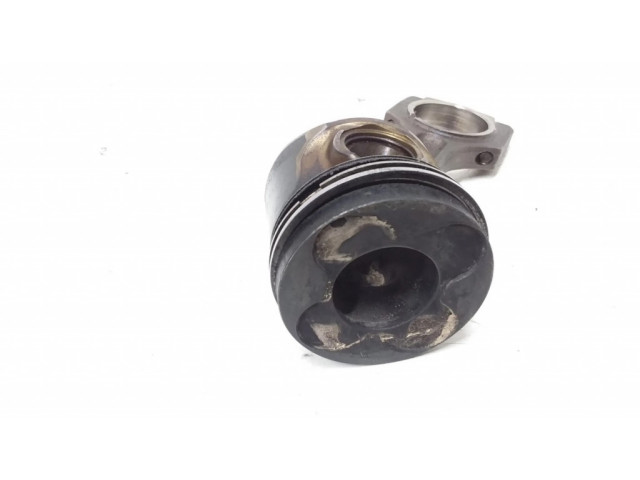 Píst 564K29 BMW 5 E60 E61 pro naftový motor 2.5