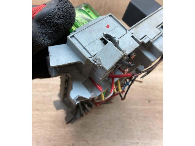 Pojistková skříňka 90464777, 091448292 Opel Corsa B 1993