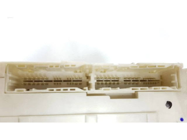   Pojistková skříňka 8273030273   Lexus GS 250 350 300H 450H 2006