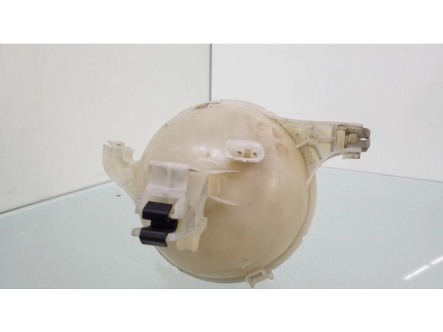 Расширительный бачок охлаждающей жидкости    