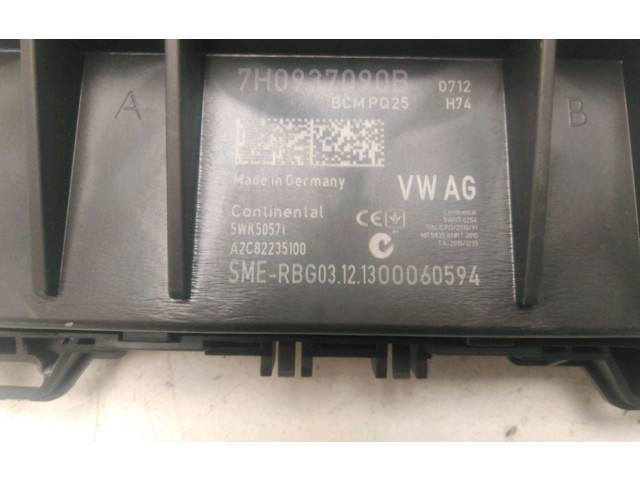 Блок предохранителей 6R0937548E Skoda Rapid (NH)