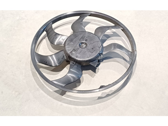 Вентилятор радиатора 8052M00000 Dacia Sandero