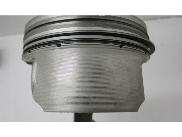 Píst 079107104CE Audi A8 S8 D5