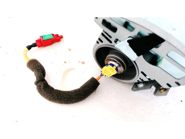 Подушка безопасности пассажира Mitsubishi Carisma