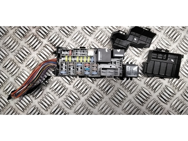 Блок предохранителей 13800159    Volvo V70  D4204T5 