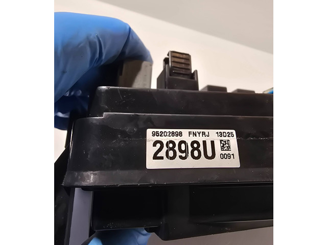 Pojistková skříňka 95202898, 2898U Opel Antara 2013