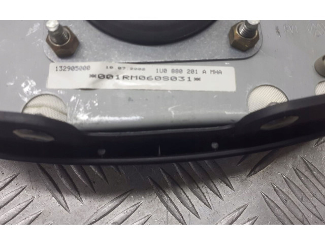 Подушка безопасности водителя 1U0880201A Skoda Octavia Mk1 (1U)