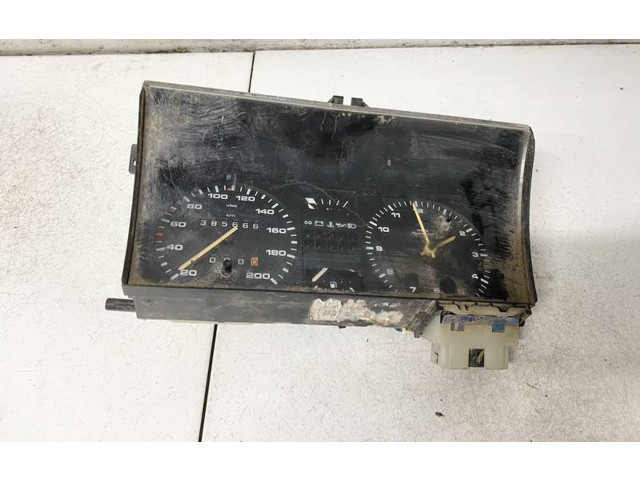 Панель приборов 88280045, 88481572 Volkswagen Golf II