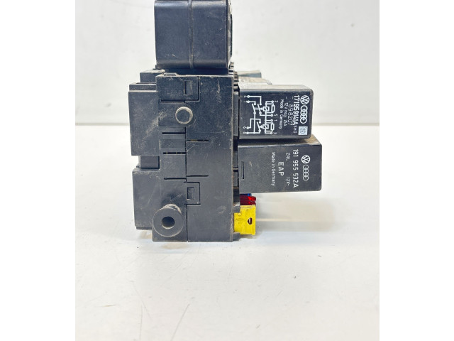 Блок предохранителей     Volkswagen Transporter - Caravelle T4    