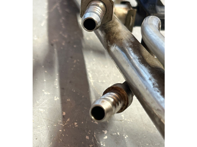 Топливная рампа 06B133681   Audi A6 S6 C5 4B  