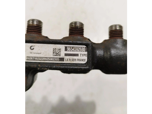 Топливная рампа 9654592680   Volvo V50  