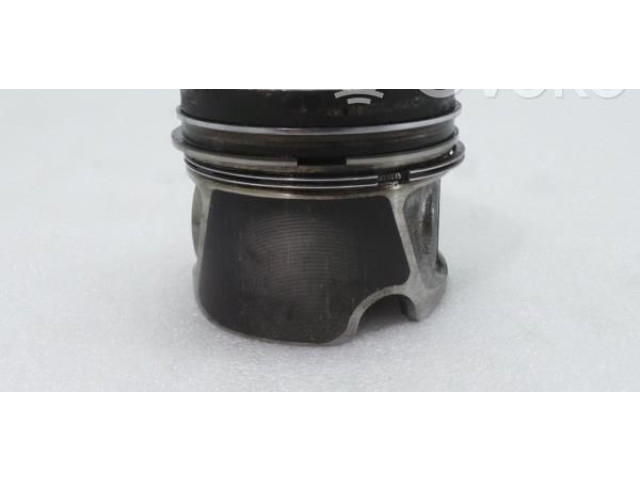 Píst 7901J Audi RS4 B7