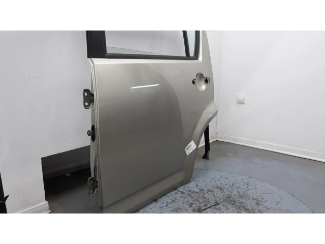 Задняя дверь