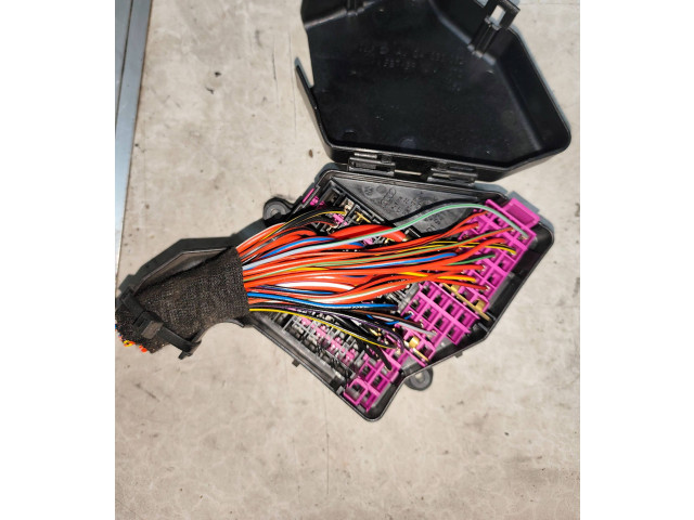 Блок предохранителей 8D1941824 Audi A6 S6 C6 4F