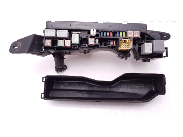 Блок предохранителей     Toyota Corolla Verso AR10    