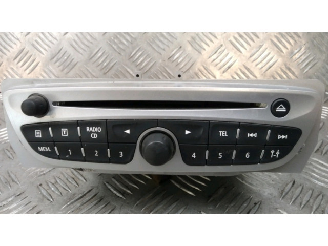 Радио/ проигрыватель CD/DVD / навигация