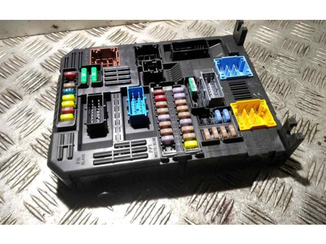 Блок предохранителей 983288108000 Peugeot 2008 I
