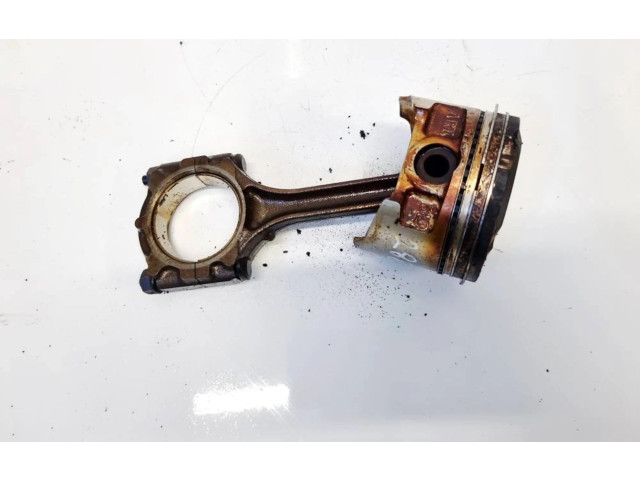 Поршень с шатуном Mitsubishi Carisma