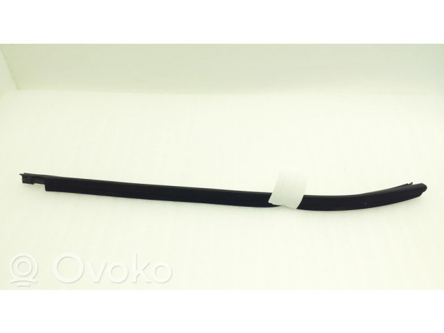 Задний уплотнительная резина (у стекла)