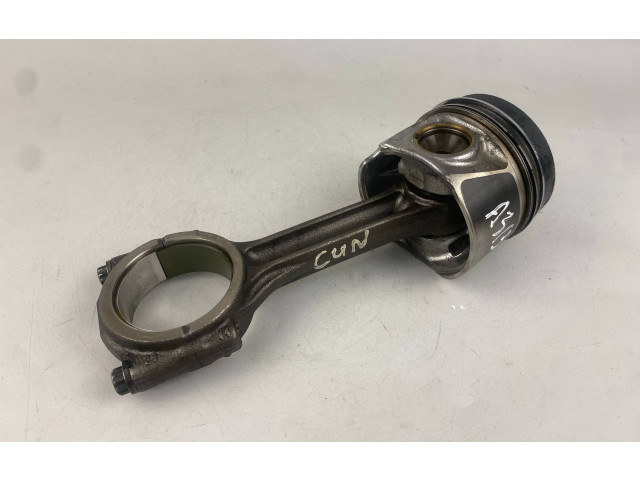  Поршень с шатуном  02604LA, 04LADE  Audi A3 S3 8V  