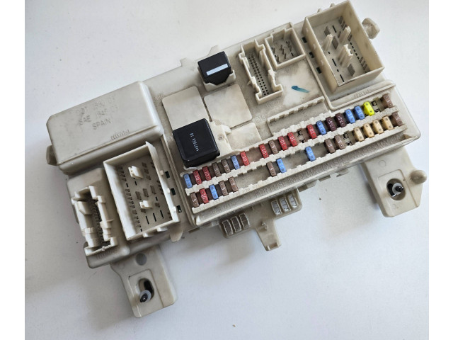 Блок предохранителей 31254903, 519096804   Volvo C30    