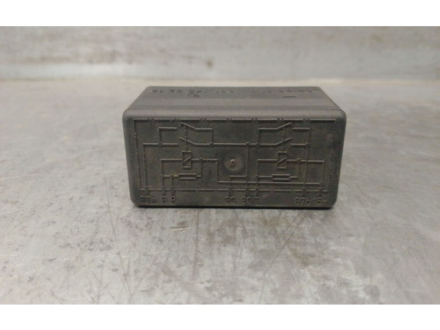 Pojistková skříňka 0015428219 Mercedes-Benz C W202 1994