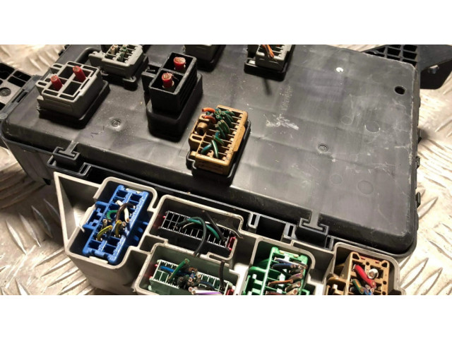 Блок предохранителей 2L1830949, 1S7T14A073AF Ford Mondeo Mk III