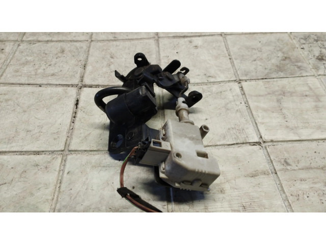 Замок задней крышки