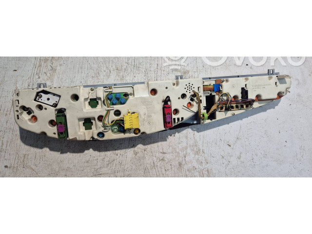 Панель приборов 61711888   Audi A6 S6 C4 4A       