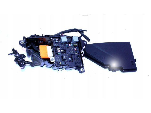 Блок предохранителей 31398001, 31654059   Volvo XC90    