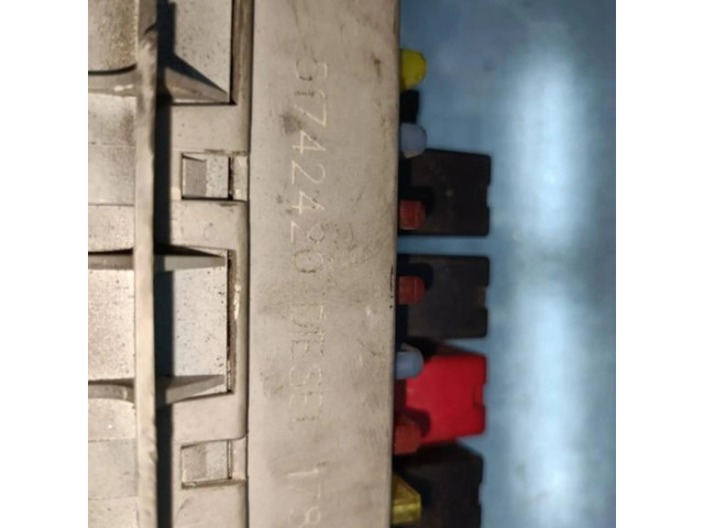 Блок предохранителей 51742420   Alfa Romeo 166    