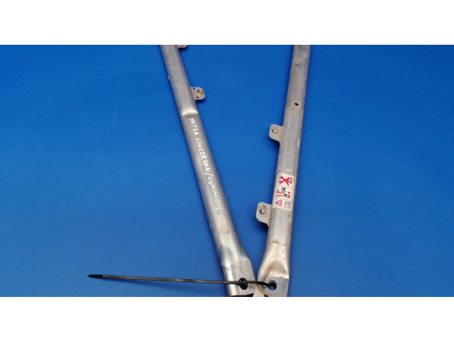 Другая деталь отсека двигателя