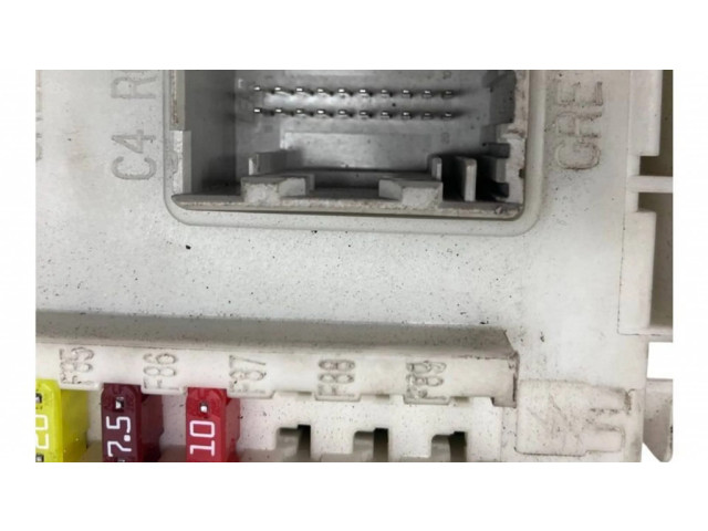 Блок предохранителей DV6T14A073DH, 885910097R   Ford Focus    