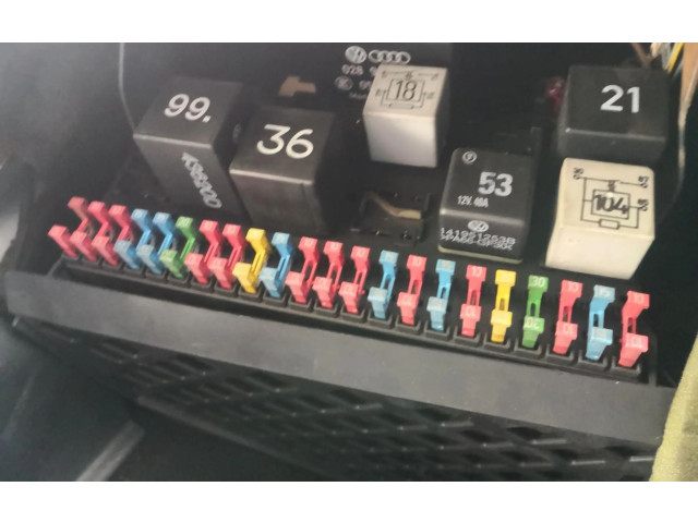 Pojistková skříňka Volkswagen Vento