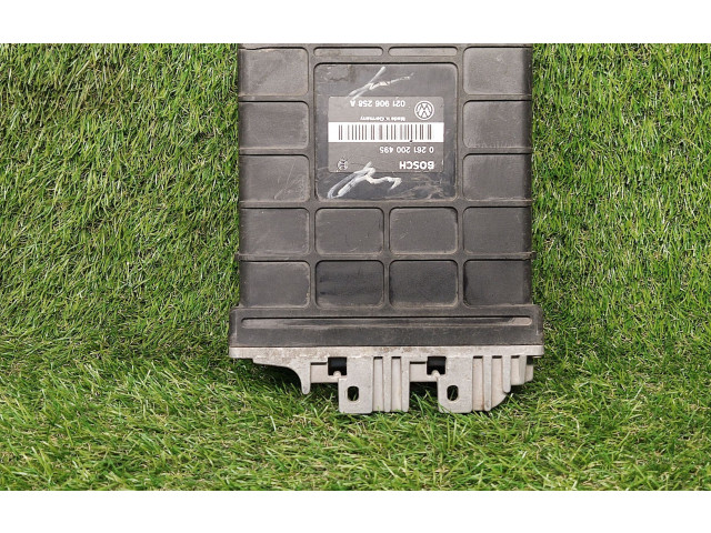 Блок управления двигателем ECU 021906258A, 0261200495 Volkswagen Golf III 1994