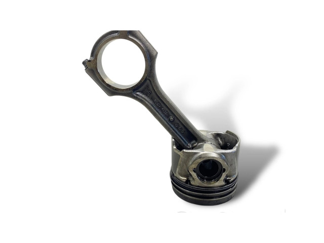 Píst D4FB Hyundai i30 pro naftový motor 1.6 D4FB CRDi