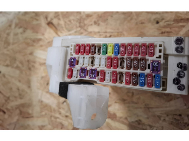 Pojistková skříňka Řídící jednotka BSM 8273076030 Lexus CT 200H 2017