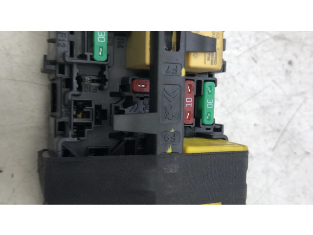 Блок предохранителей    Ford Focus    