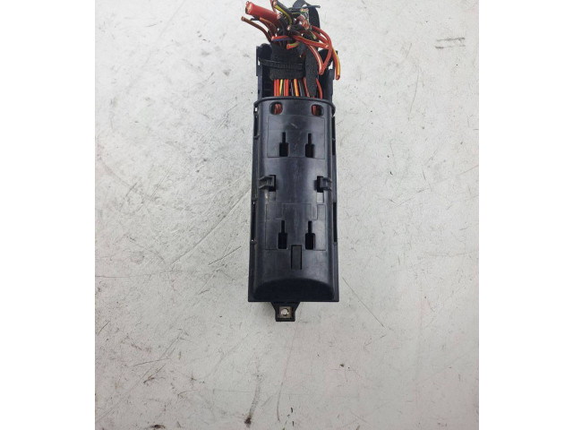 Блок предохранителей  6R0937615A, 340005320755   Volkswagen Touran II    