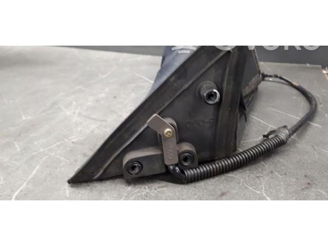 Zpětné zrcátko Nissan Bluebird 1989